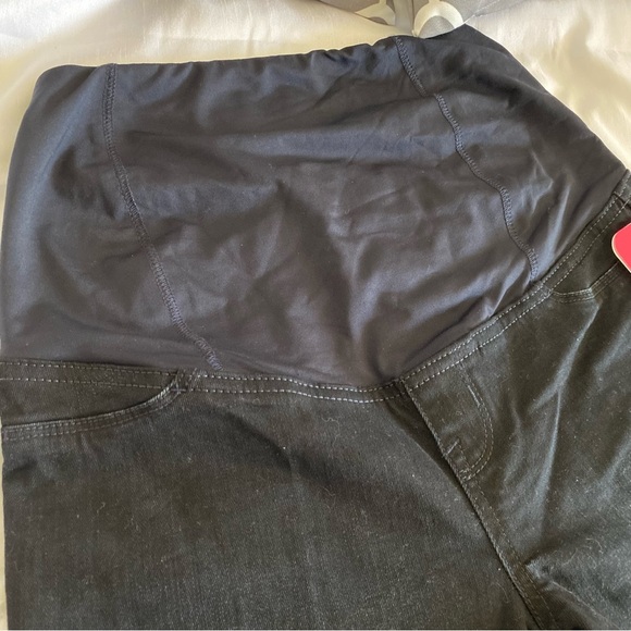 Isabel Maternity Crossover Panel bermuda Shorts - Picture 11 of 13